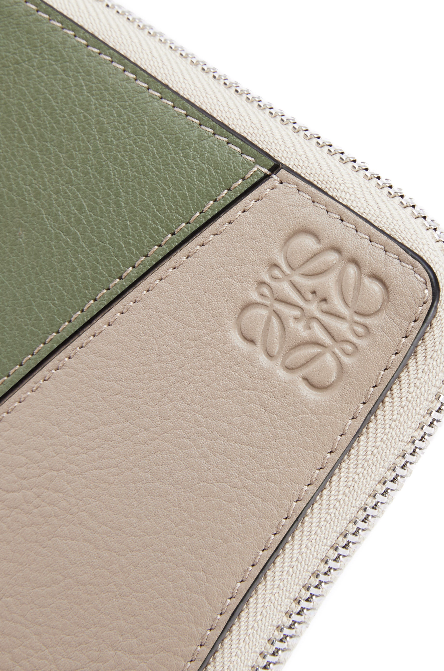 Puzzle squared zip wallet in classic calfskin - 5