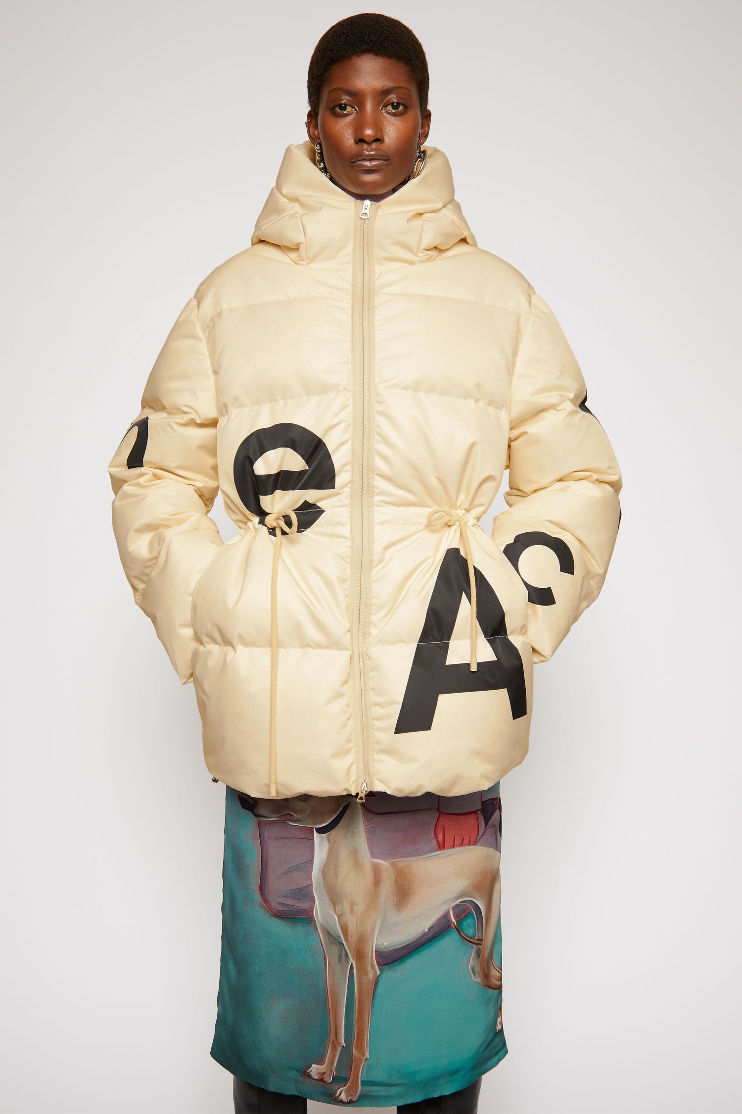 Logo-print puffer coat cream beige - 5