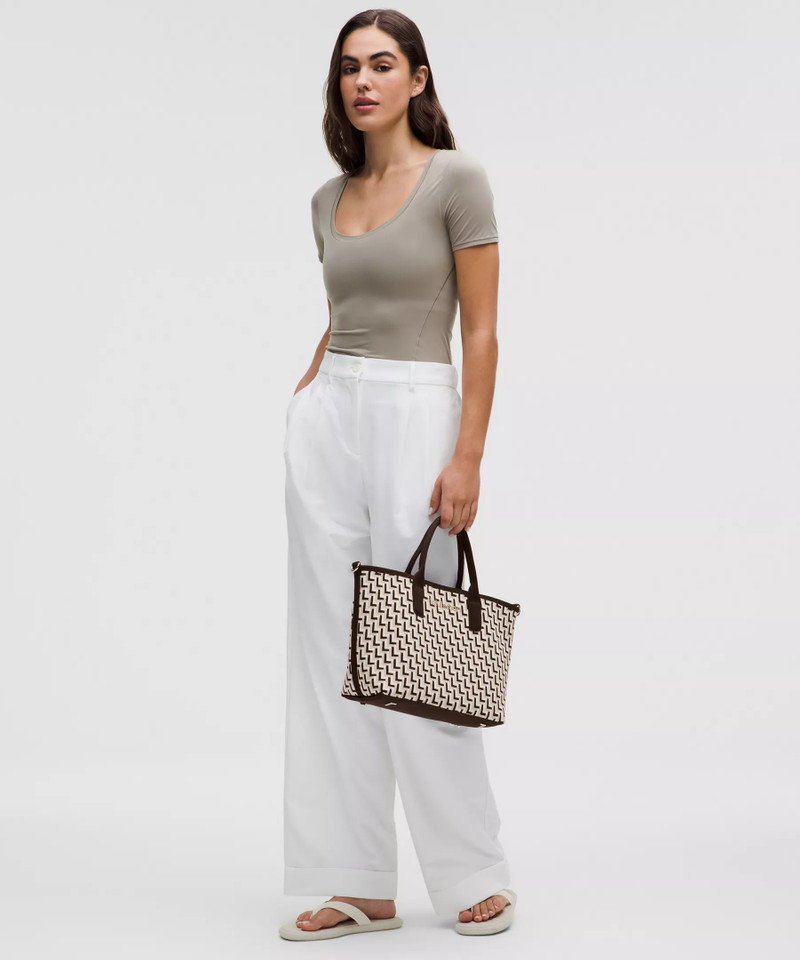 lululemon Classic Knit Small Tote Bag 8L outlook