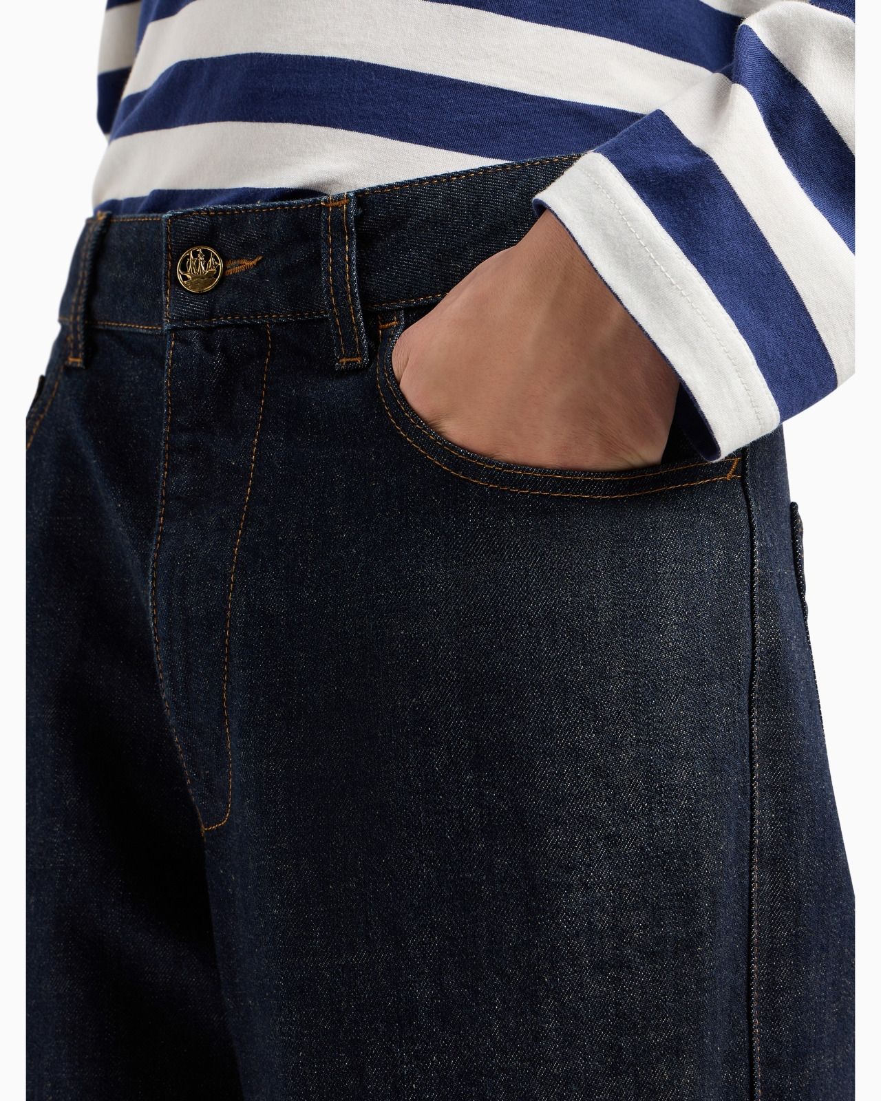 Dirty-effect denim jeans with EA embroidery - 5