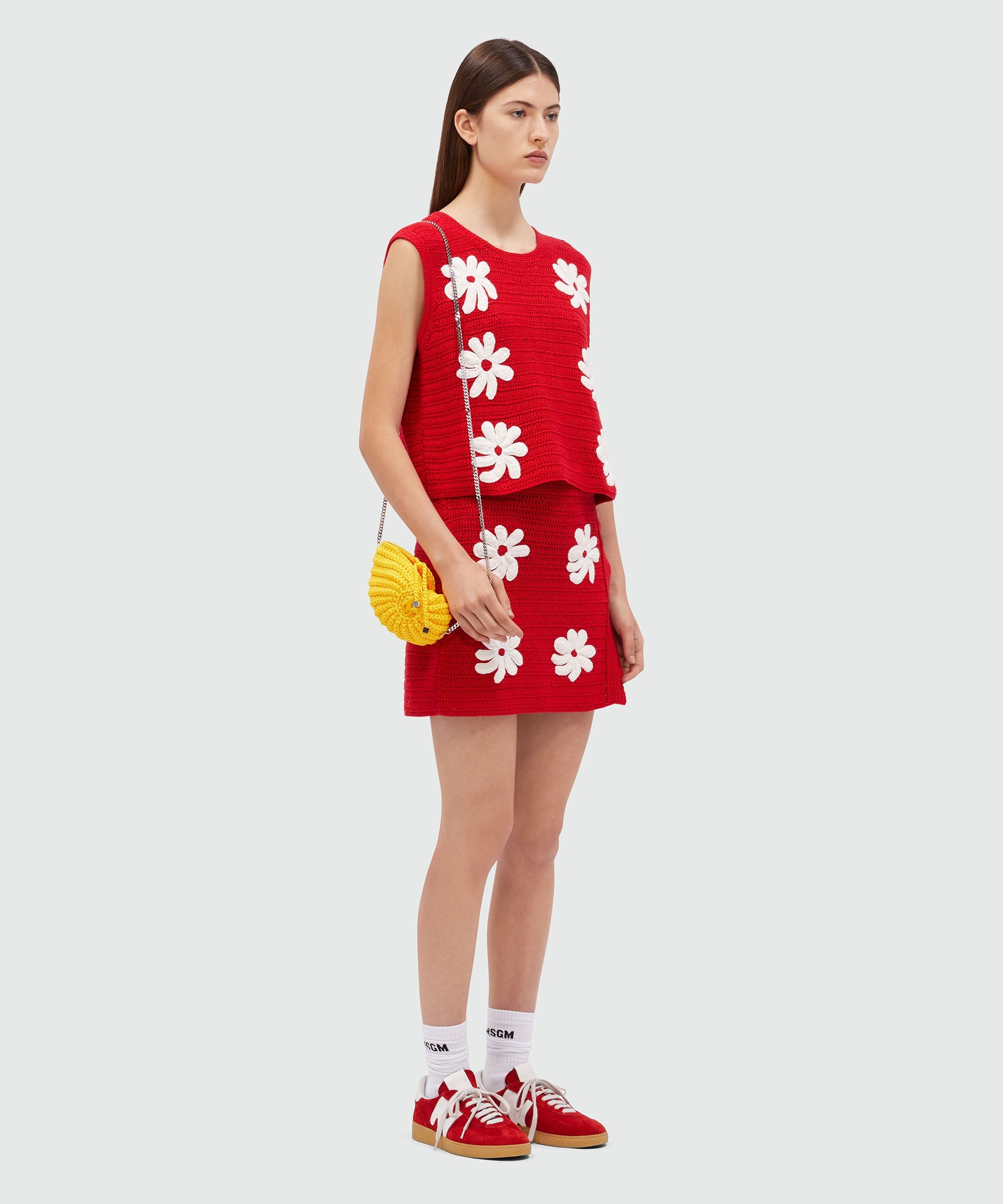 Short knit skirt with crochet flowers - 4
