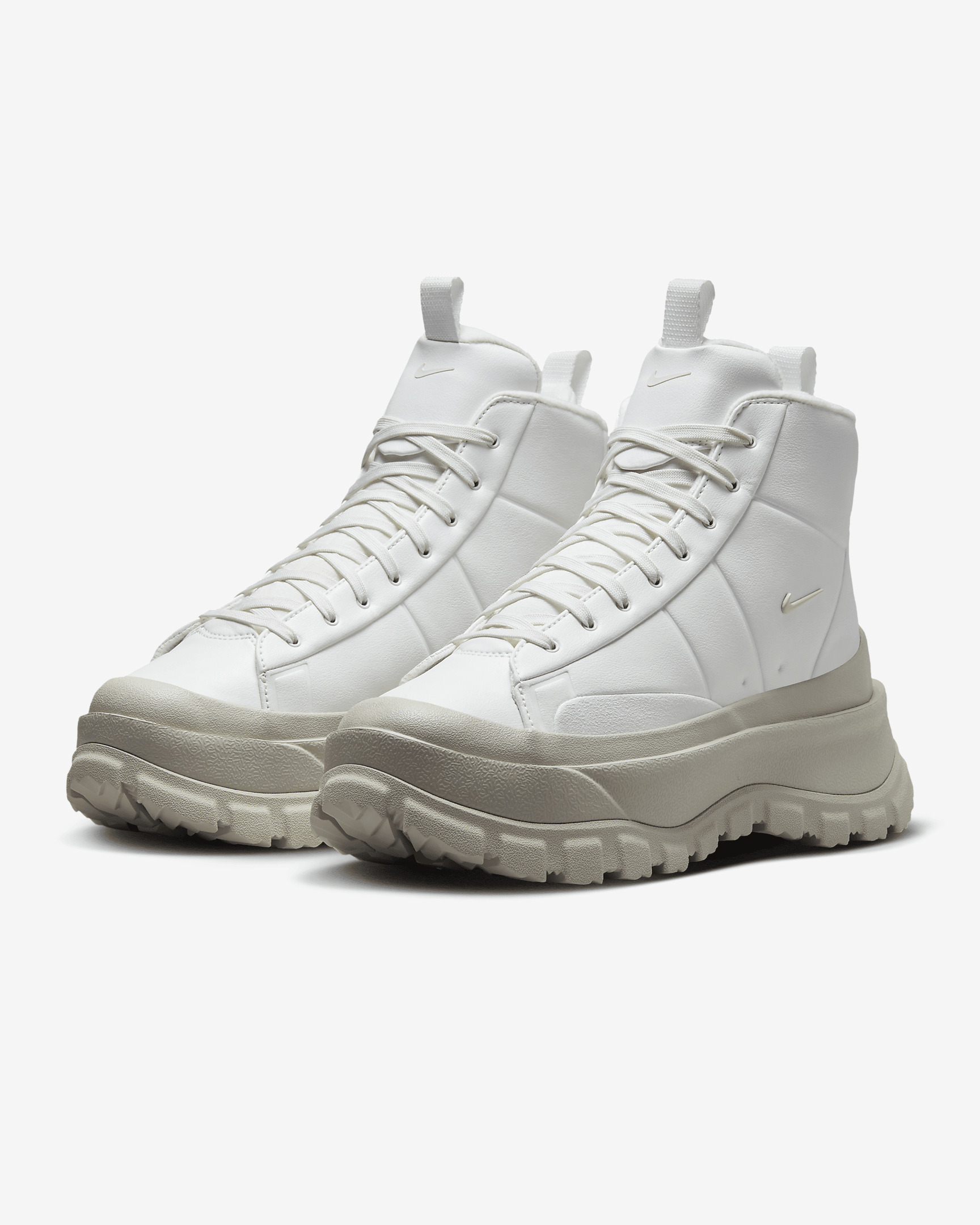 Nike Blazer Roam Mid Women's Winterized Shoes - 5