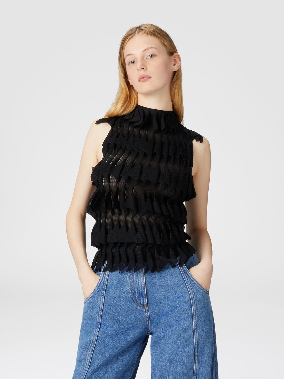 Sleeveless top with ruffles - 3