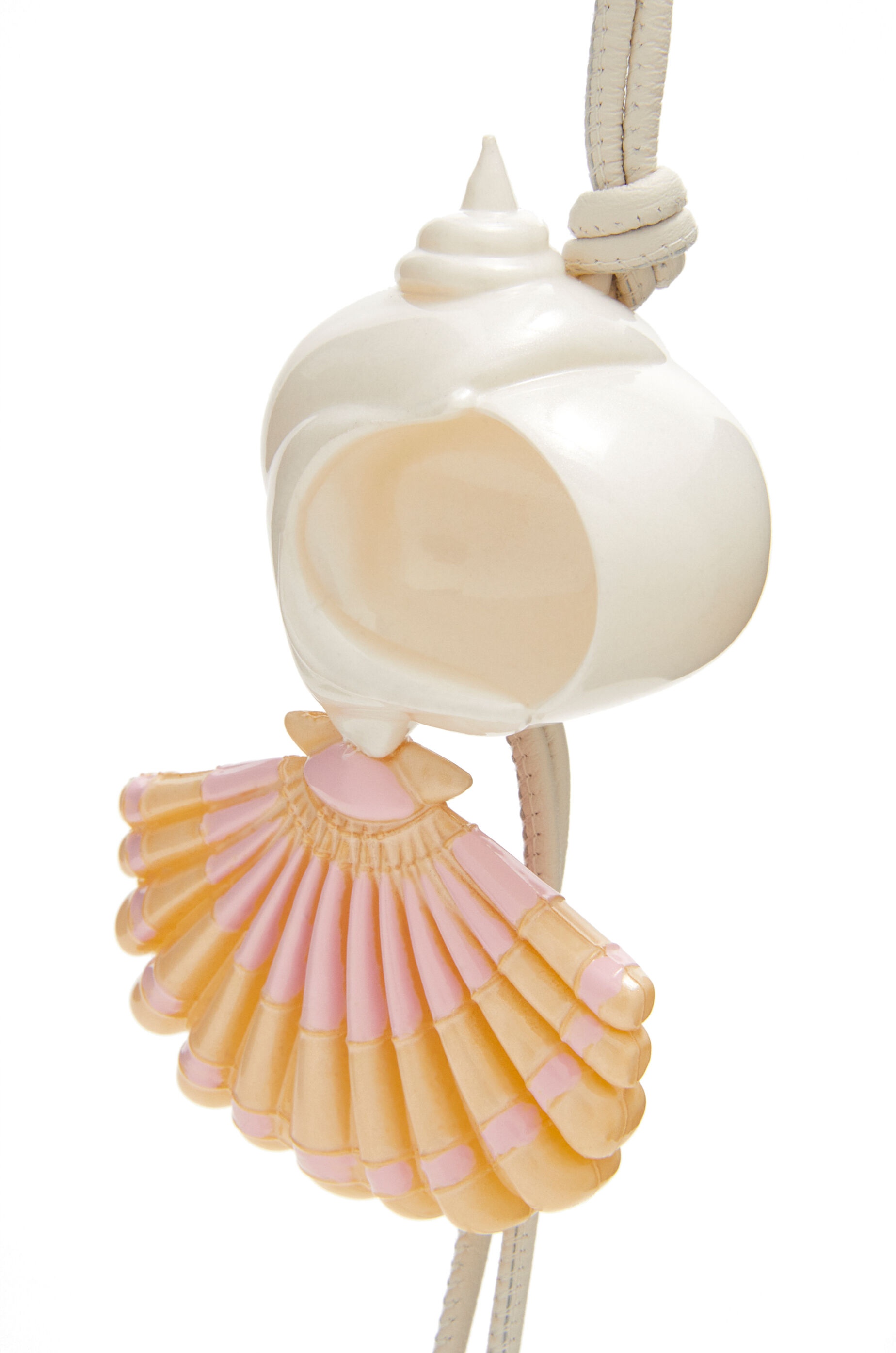 Seashell charm in classic calfskin - 2