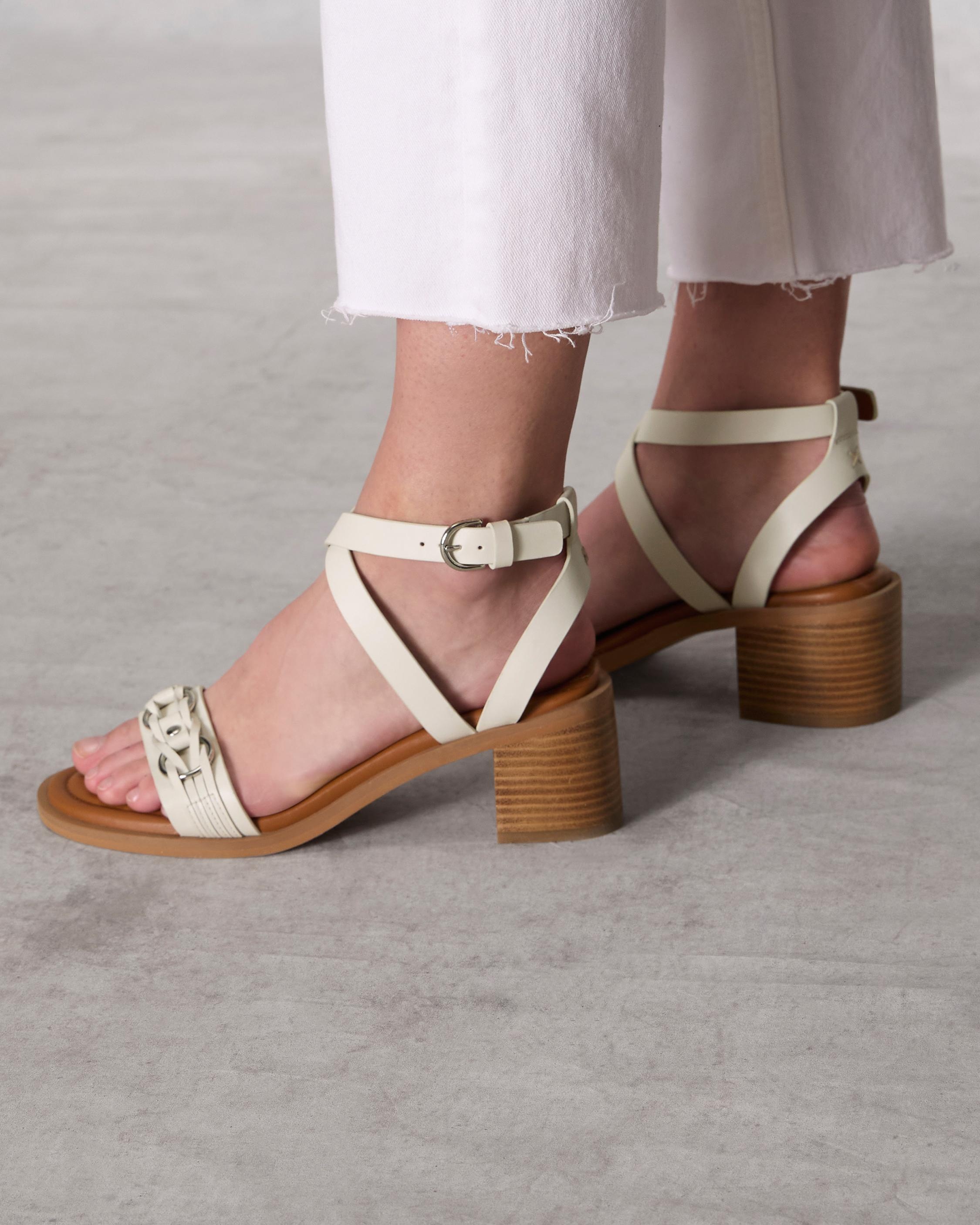 Geo Chain Block Heel -Leather
Heeled Sandal - 2