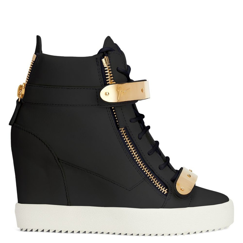 Coby Wedge 1
