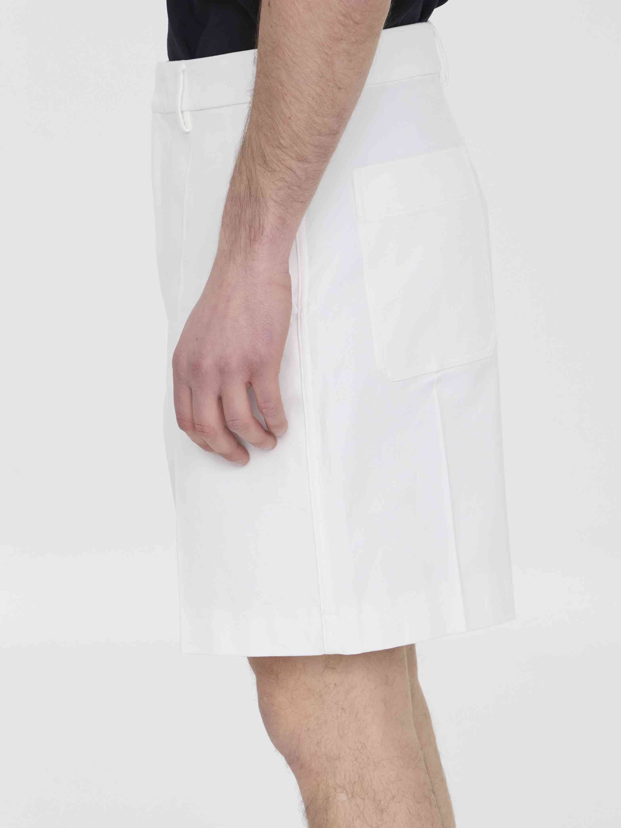 Valentino Garavani Men Bermuda Shorts With V Detail - 3