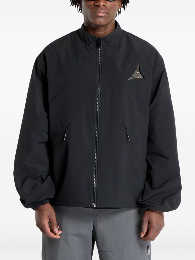 zip-fasteing jacket 1