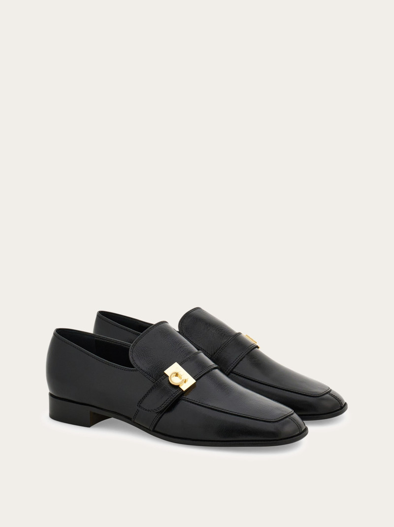 Hug buckle loafer 5