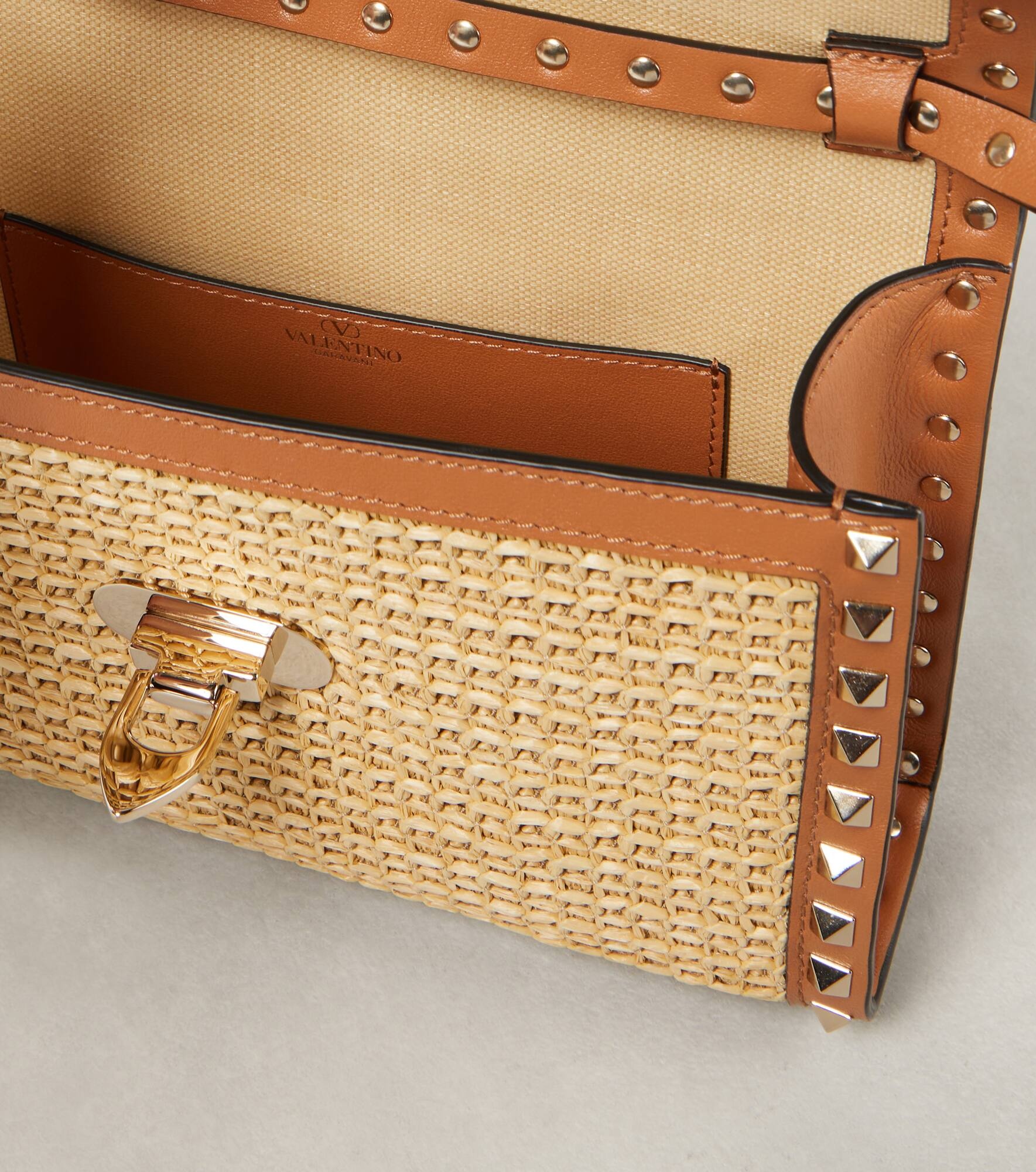 Rockstud Small raffia shoulder bag - 3
