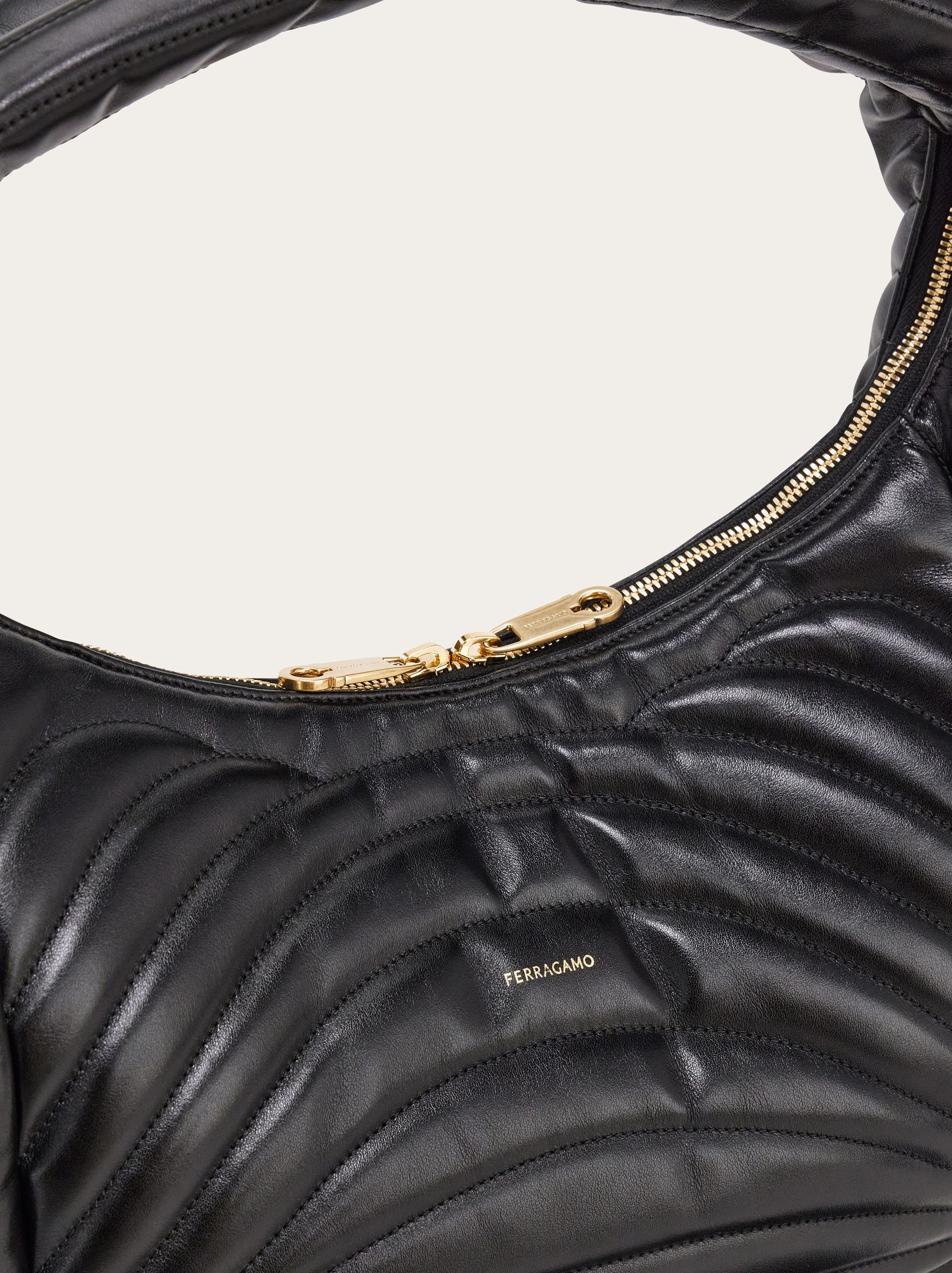 【FERRAGAMO】 Quilted Hobo Bag Ferragamo | Quilted black hobo bag | Savannahs