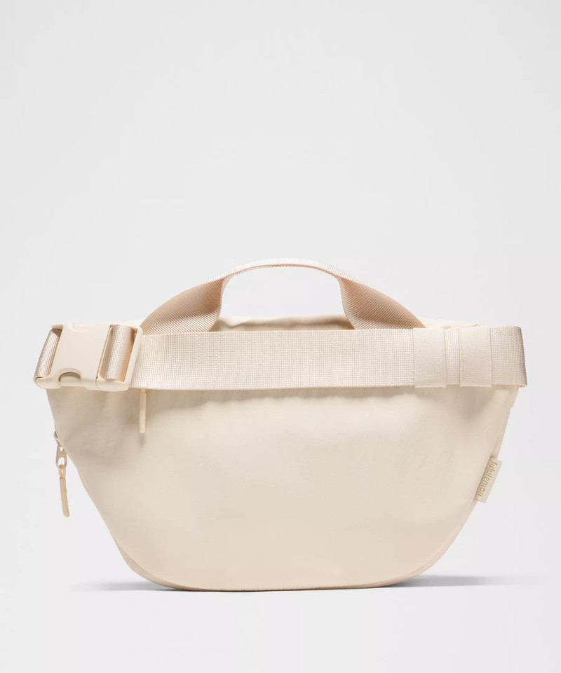 Lunar New Year Curved Crossbody Bag 3L 3