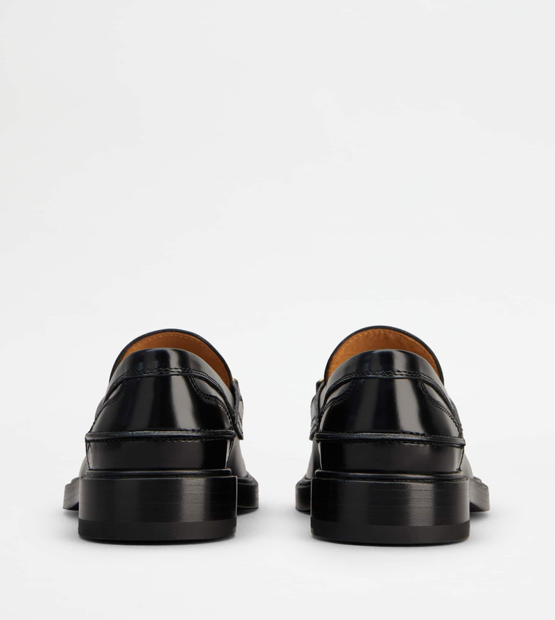 Tod's LOAFERS IN LEATHER - BLACK outlook