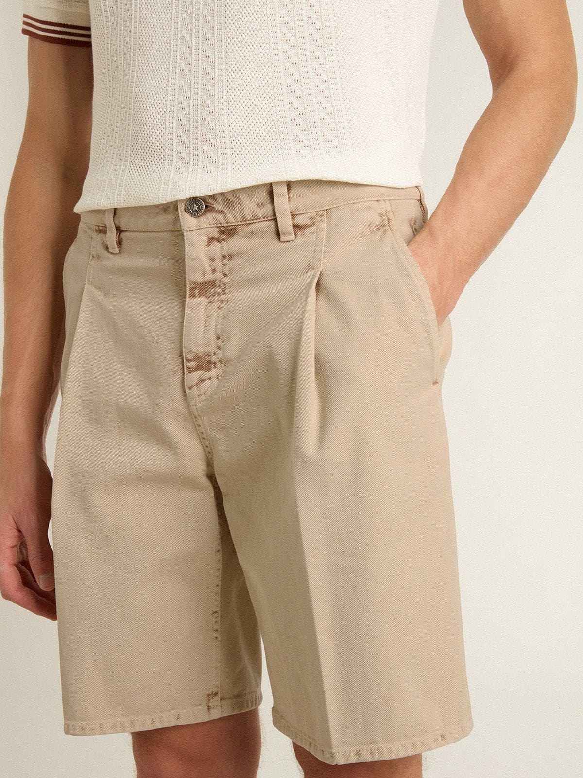 Men's Bermuda shorts in beige denim with a lived-in look finish - 5