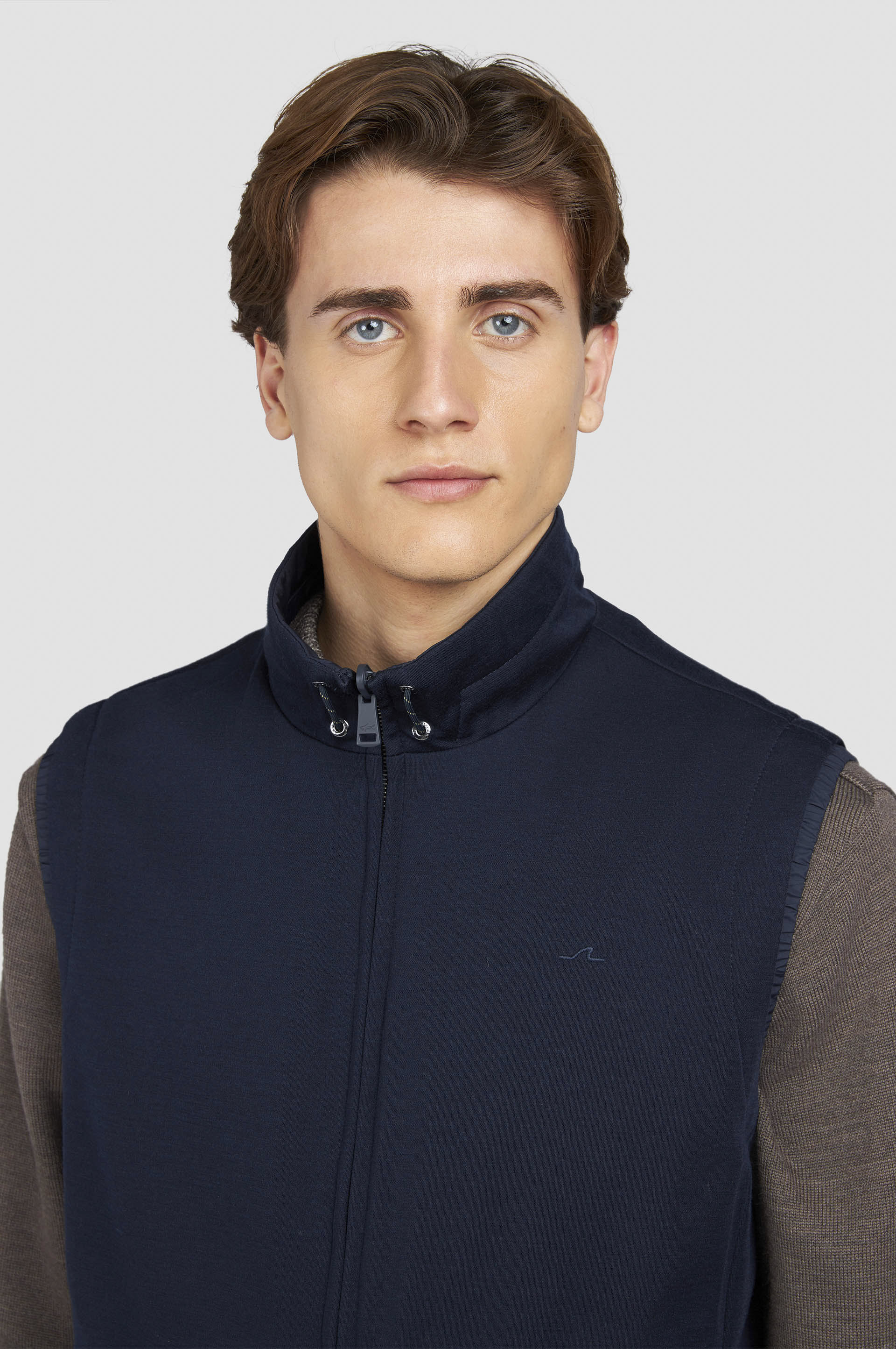 REVERSIBLE GILET IN WOOL, SILK, AND MICROFIBER - 8