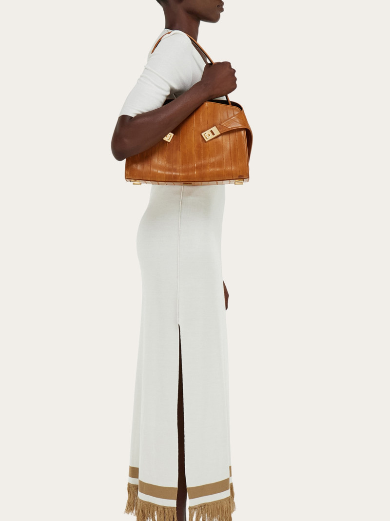 FERRAGAMO Hug soft bicolor shoulder bag (M) outlook