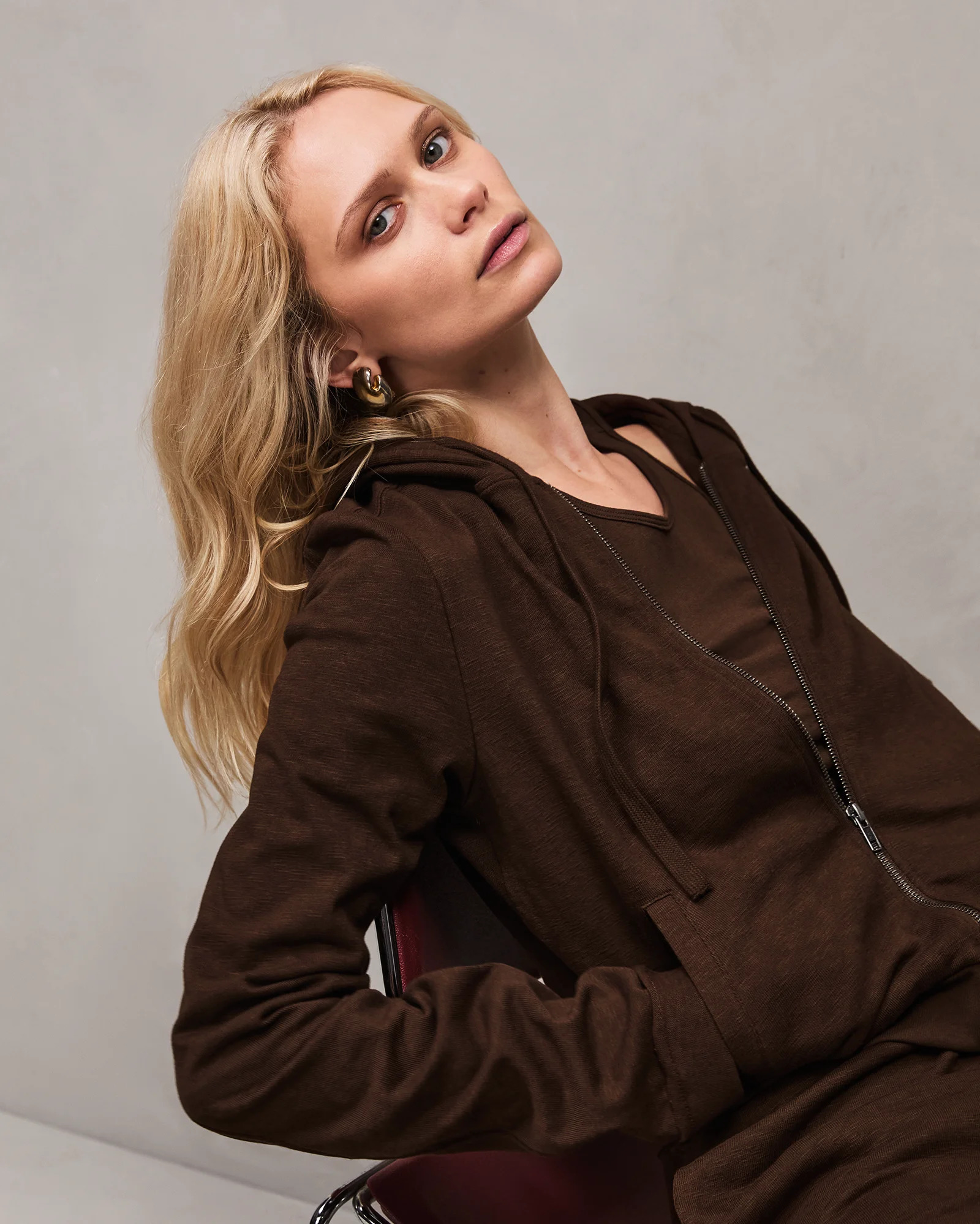 LIGHTWEIGHT CROPPED ZIP-UP BRUNETTE - 3