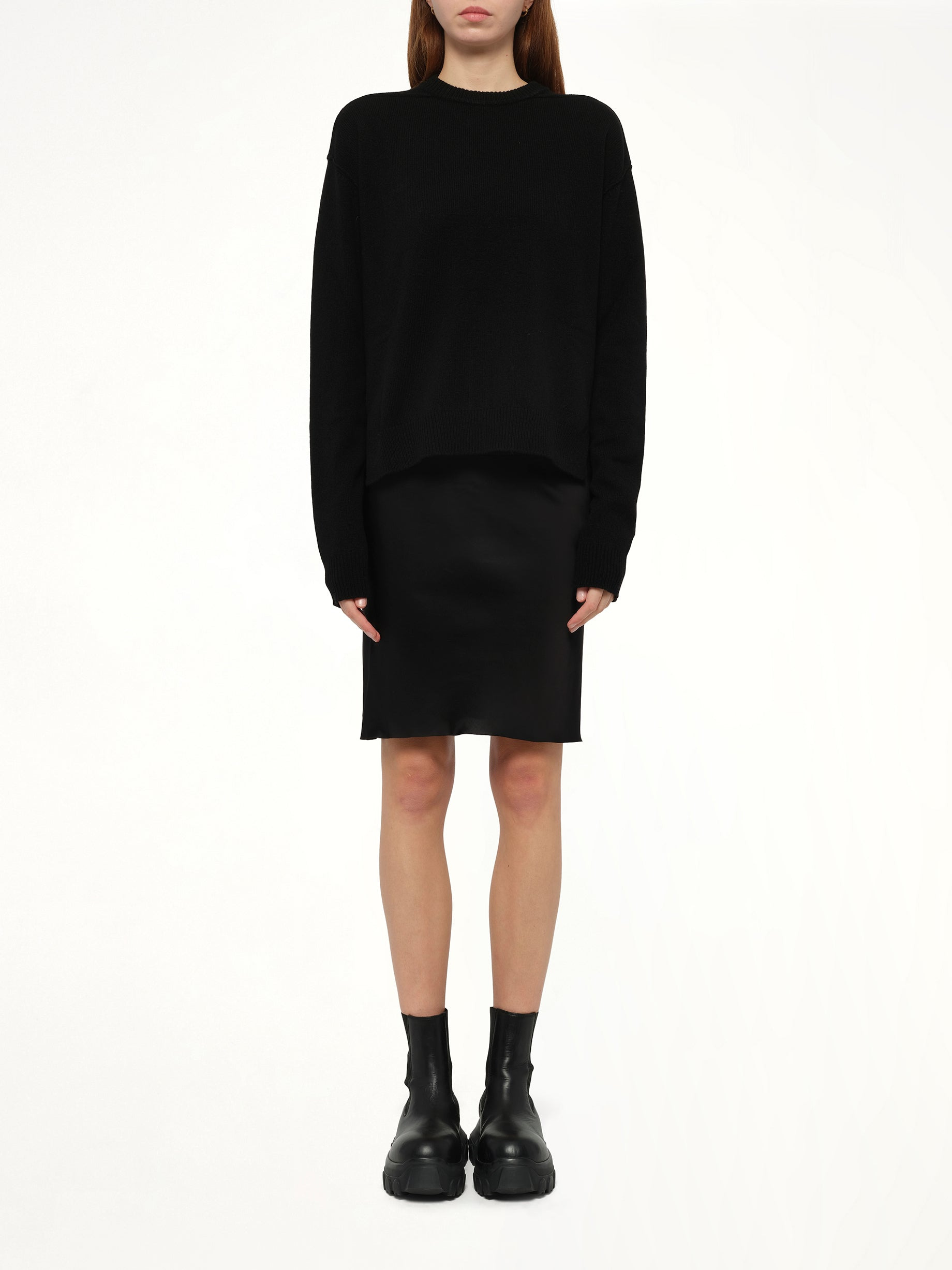 Round Neck Sweater in Black - 7