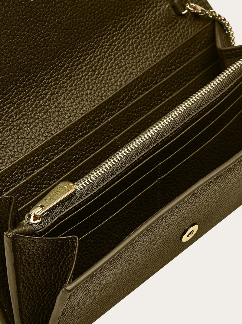 Gancini wallet with chain 4
