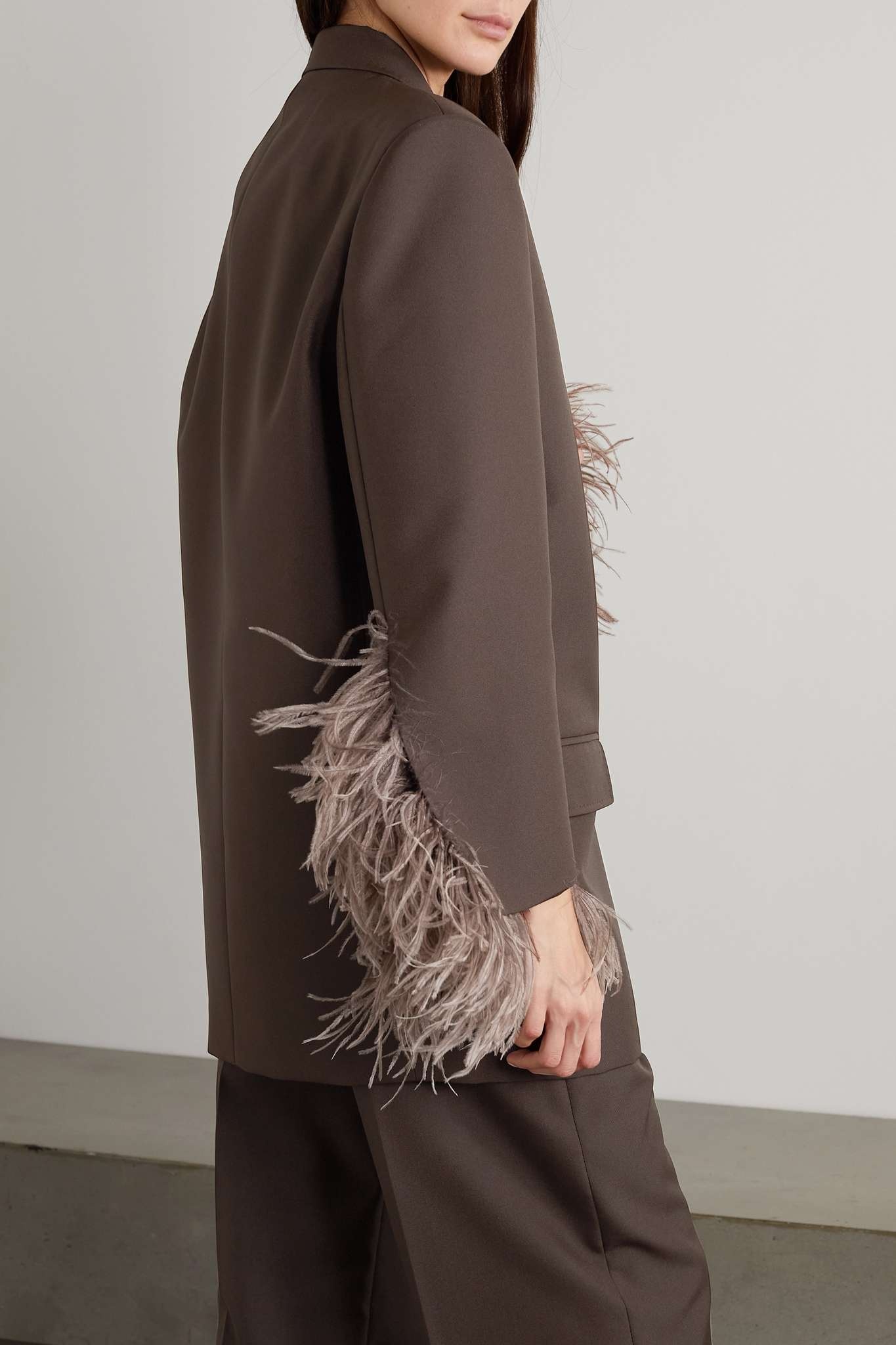 Oversized double-breasted feather-trimmed woven blazer - 3