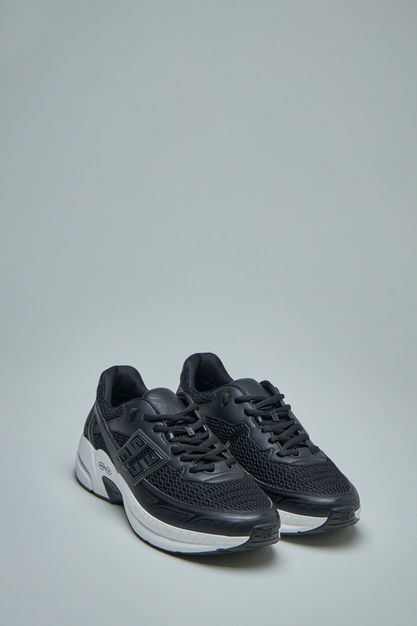 【Givenchy】RUNNER SNEAKER◆BH00AGH1R7 Givenchy NFNTY-52 Low Top Runners Sneakers BH00AGH1R7-001