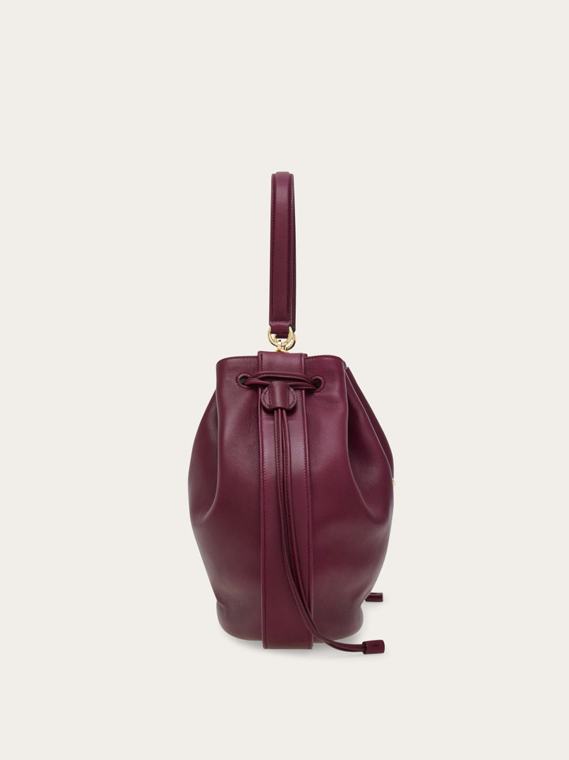 Hug bucket bag 4