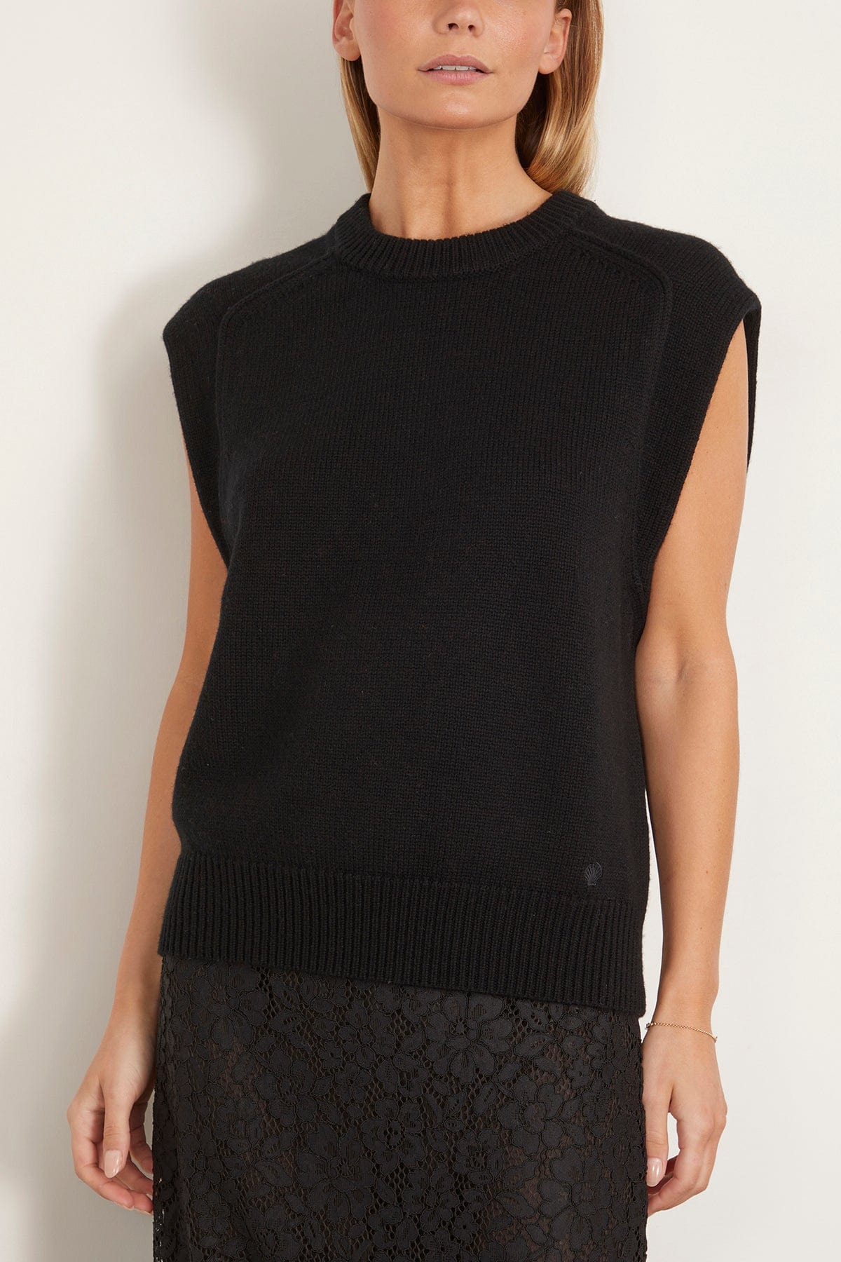 Mari Sleeveless Boxy Top in Black - 7