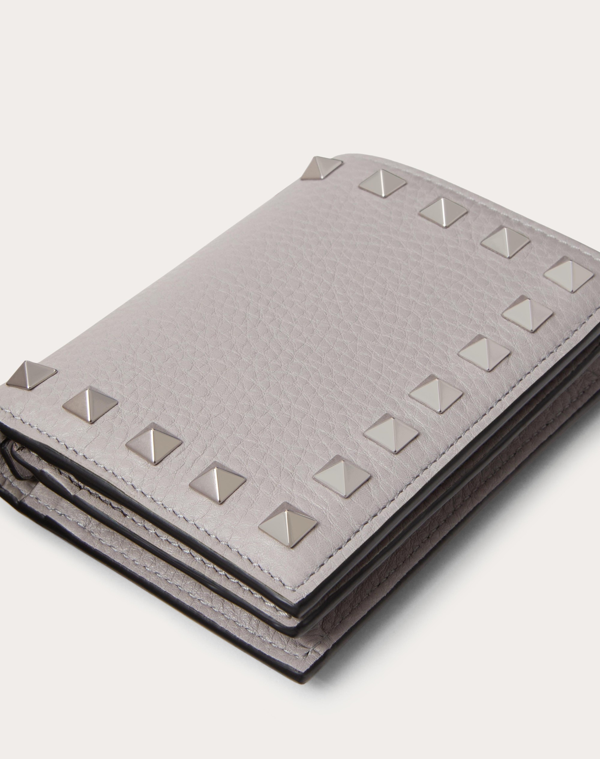 SMALL ROCKSTUD GRAINY CALFSKIN WALLET - 2