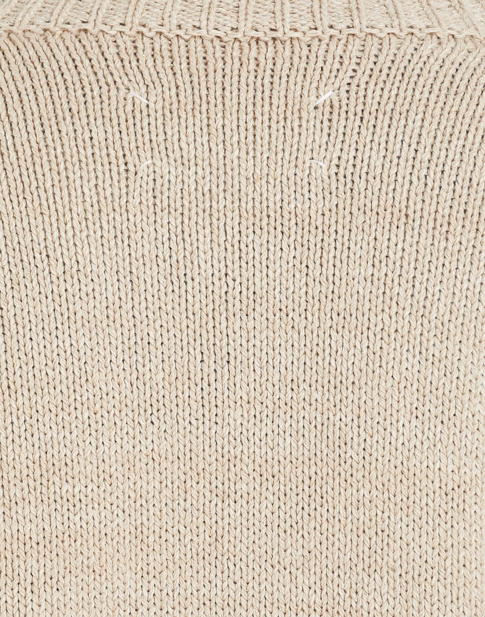 Sleeveless V-neck jumper - 2