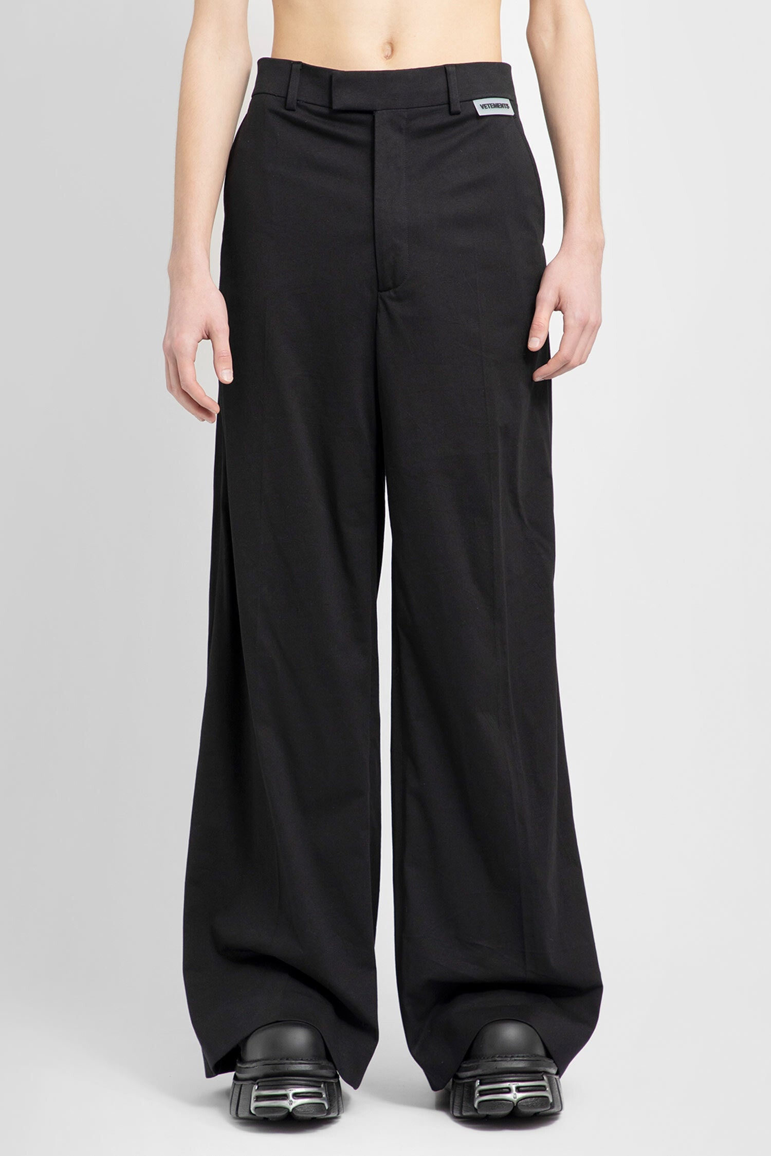 VETEMENTS MAN BLACK TROUSERS - 1