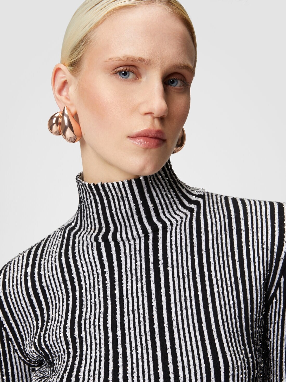 Short-sleeved striped turtleneck with sequins - 5