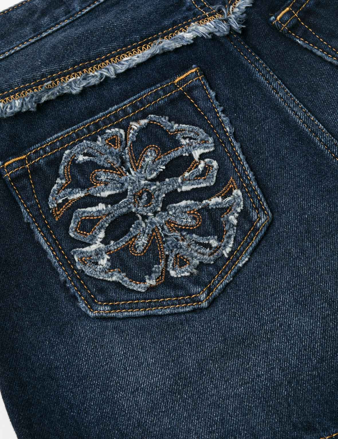 Distressed Kamon and Seagull Appliqué Embroidery Fashion Fit Denim Shorts - 8