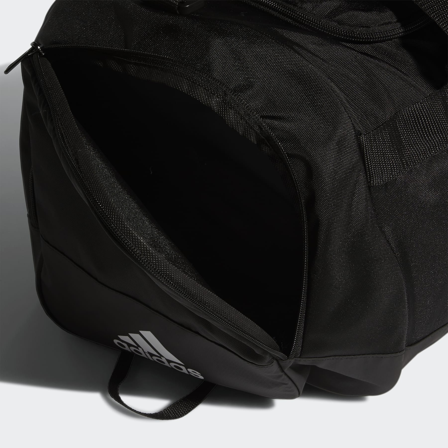 Defender Duffel Bag Medium - 7