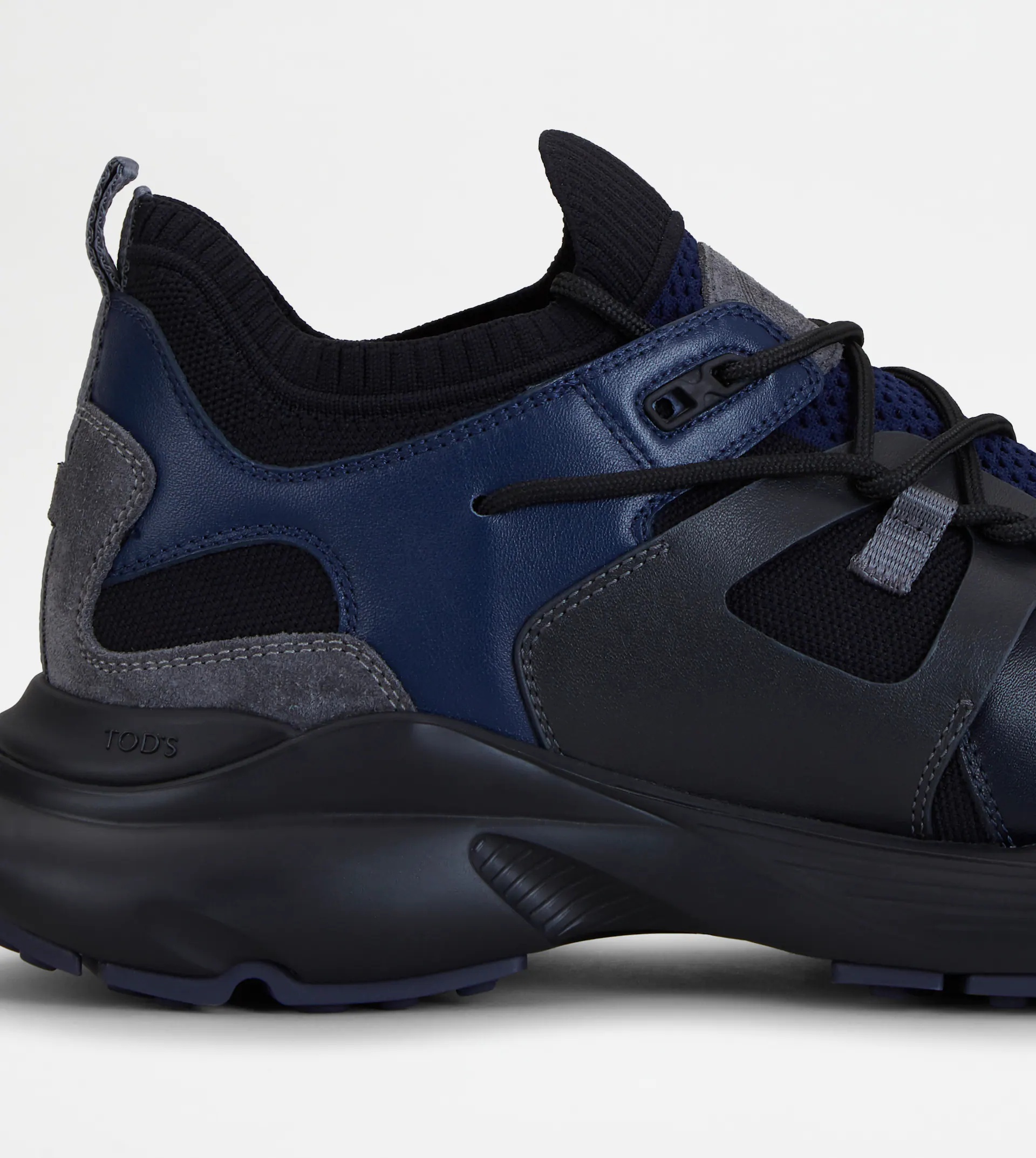 SNEAKERS IN LEATHER AND TECHNICAL FABRIC - BLUE - 7