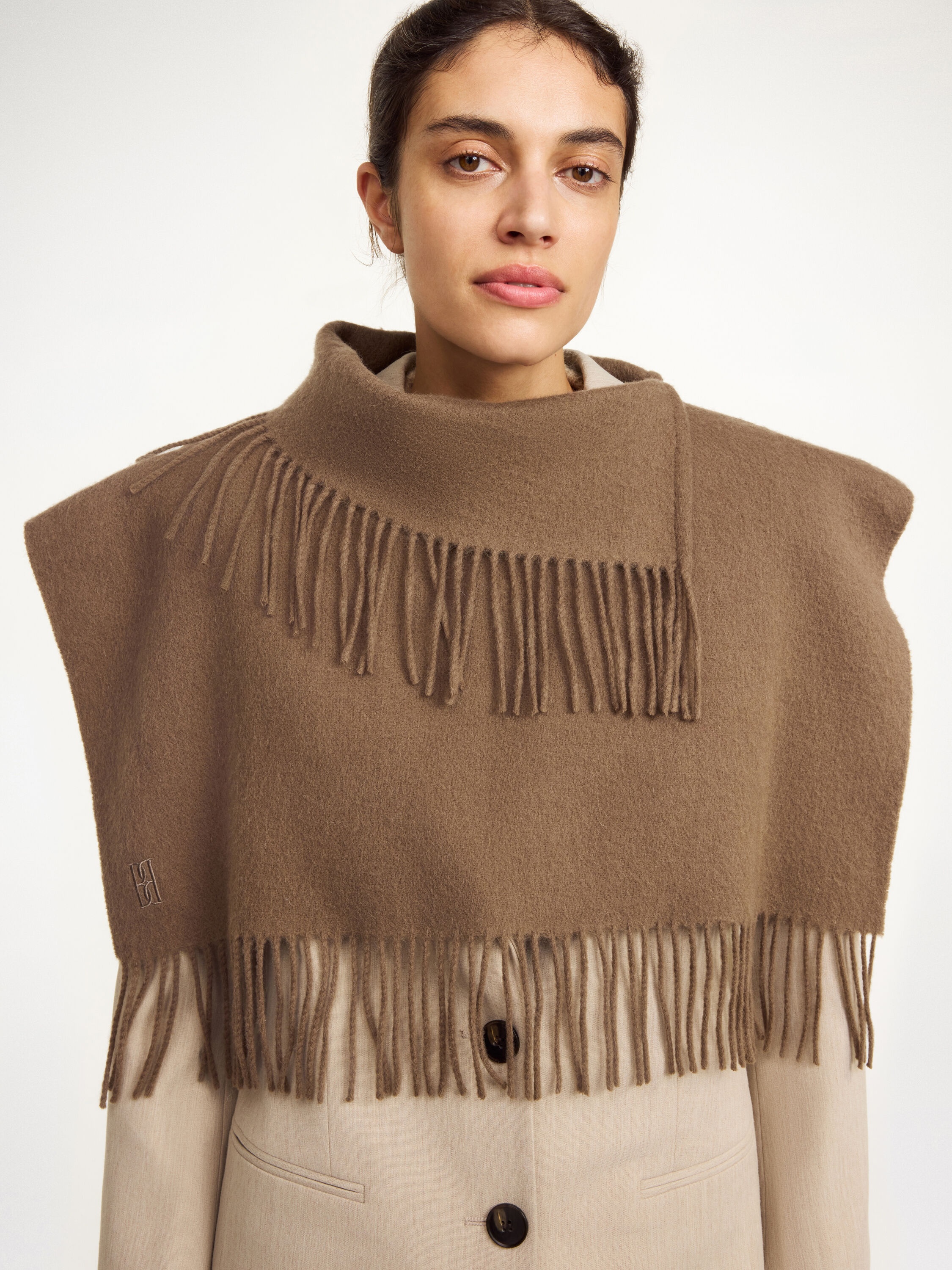 Turtla wool fringe bib - 2