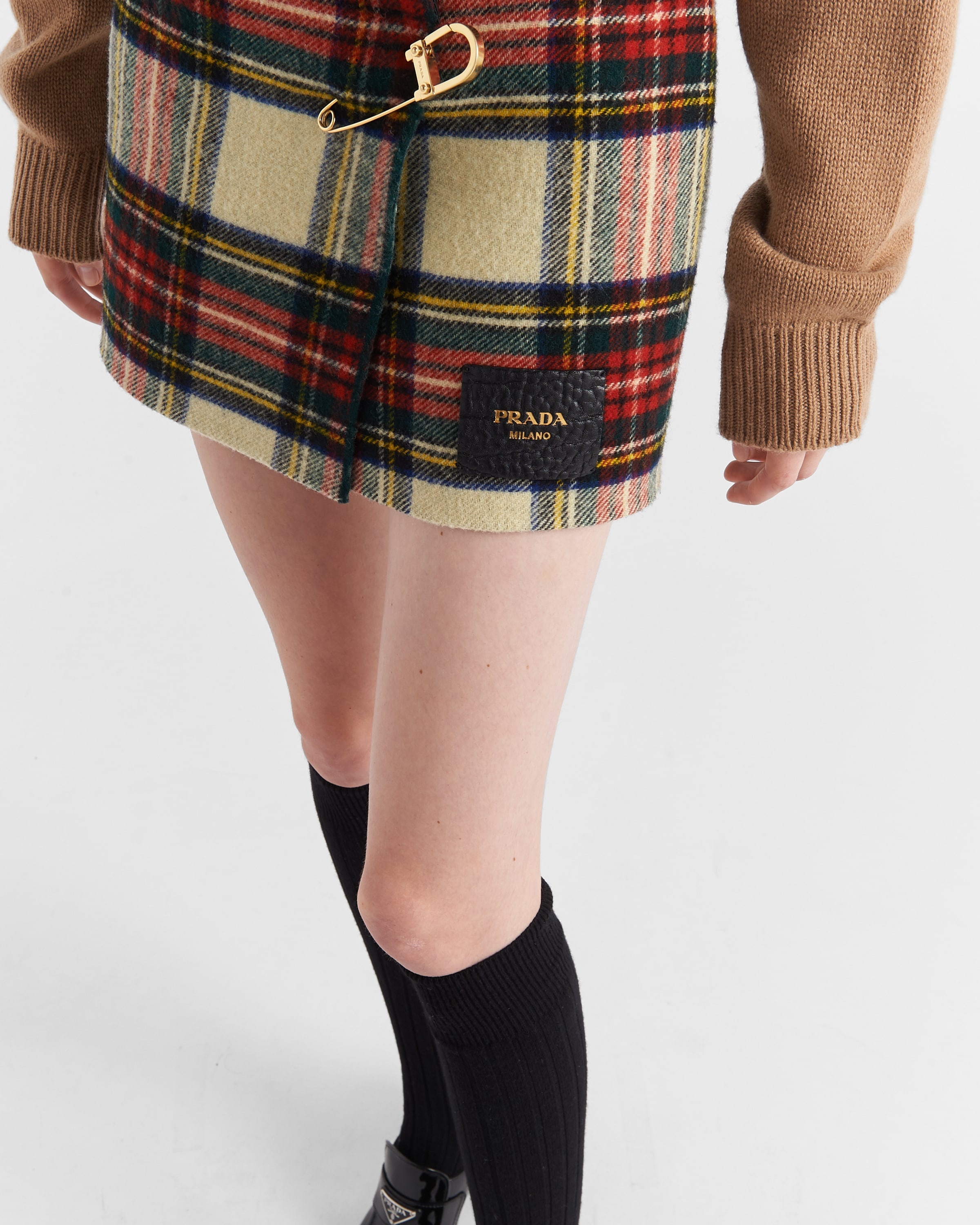 Plaid miniskirt with safety pin - 4