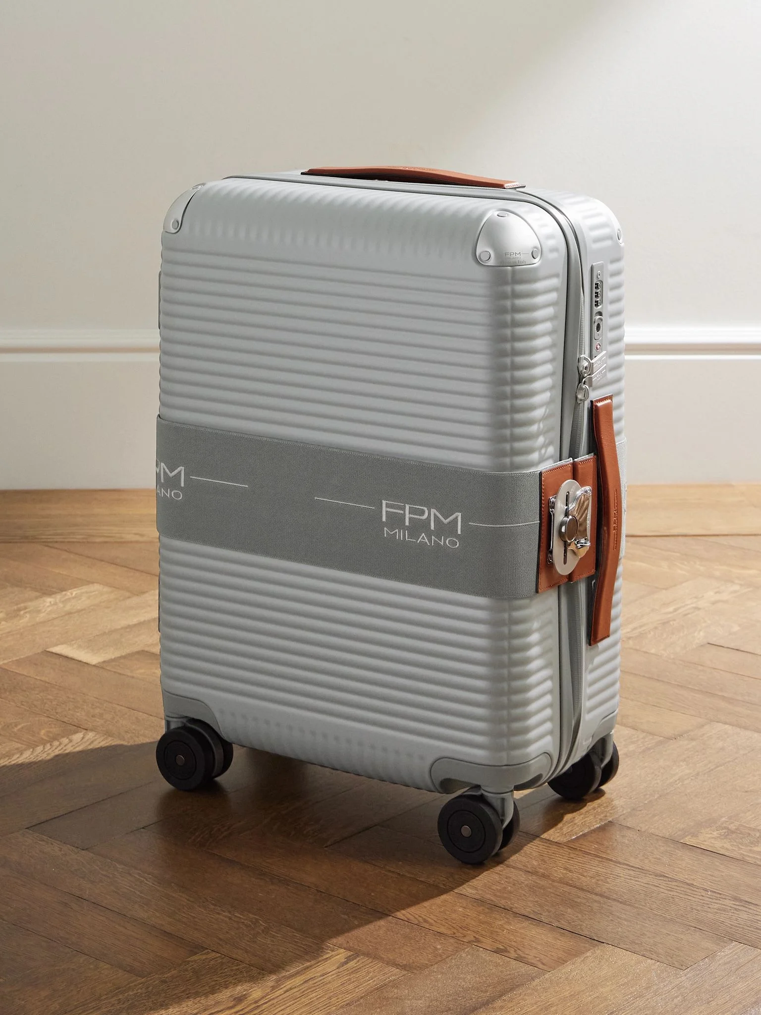 Bank Zip Deluxe M 55cm Leather-Trimmed Polycarbonate Spinner Carry-On Suitcase Gray - 1