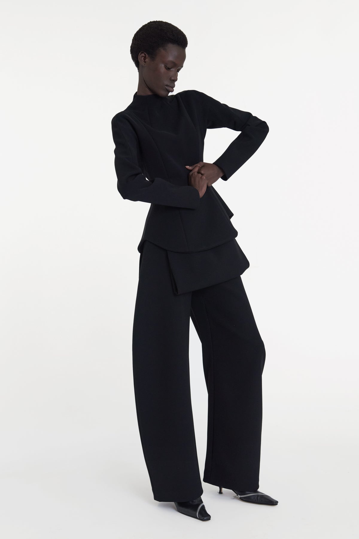 CURVED HEM TOP BLACK - 8