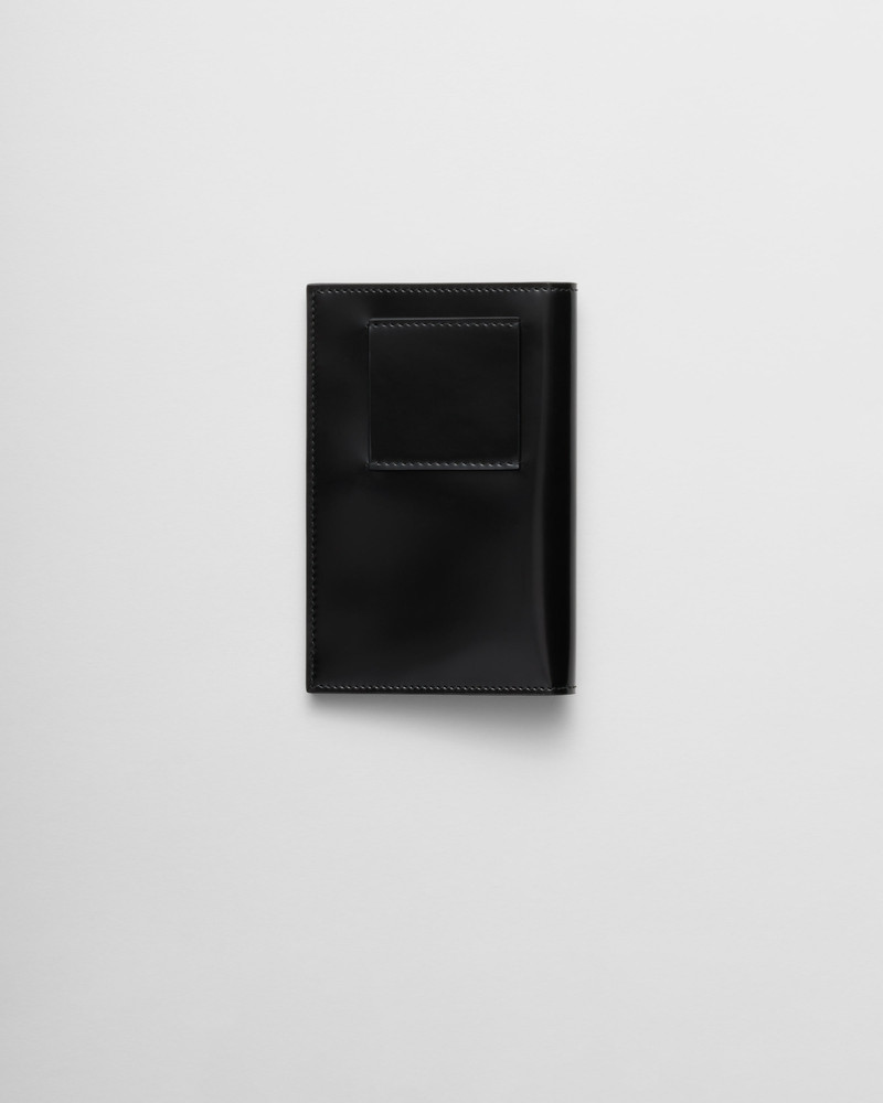 Brushed leather passport holder 3