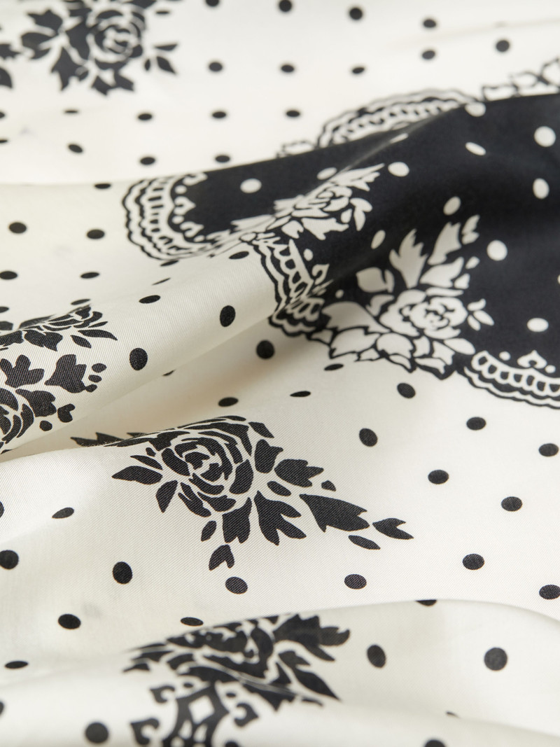 Givenchy LARGE BANDANA IN COTTON AND SILK outlook