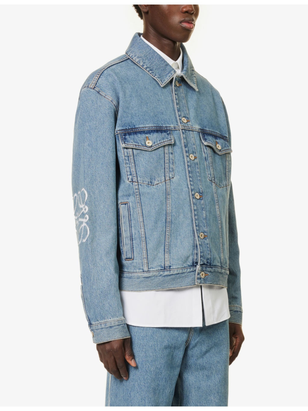 Anagram-embellished collared denim jacket - 3