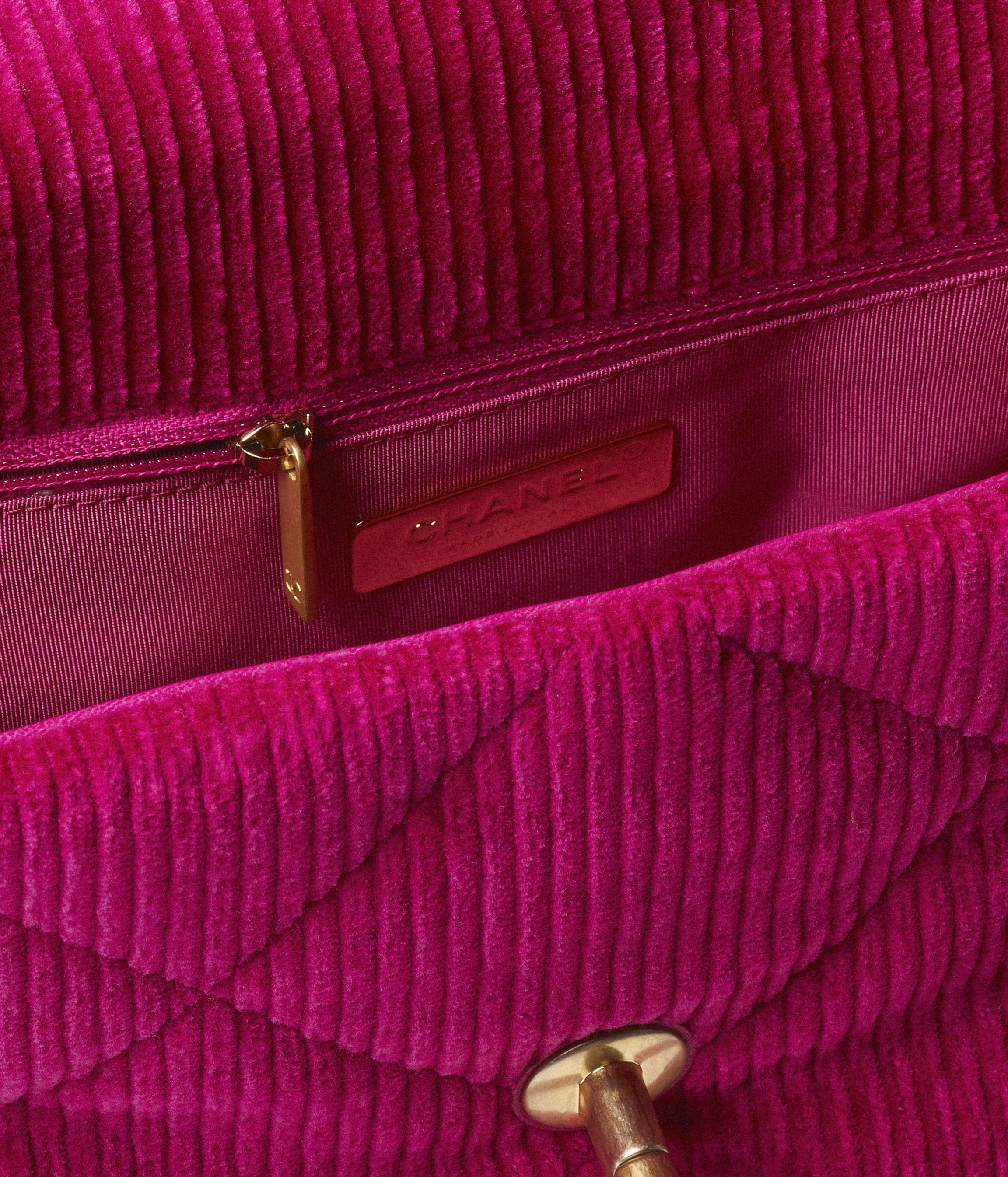 CHANEL 19 Large Handbag - 3