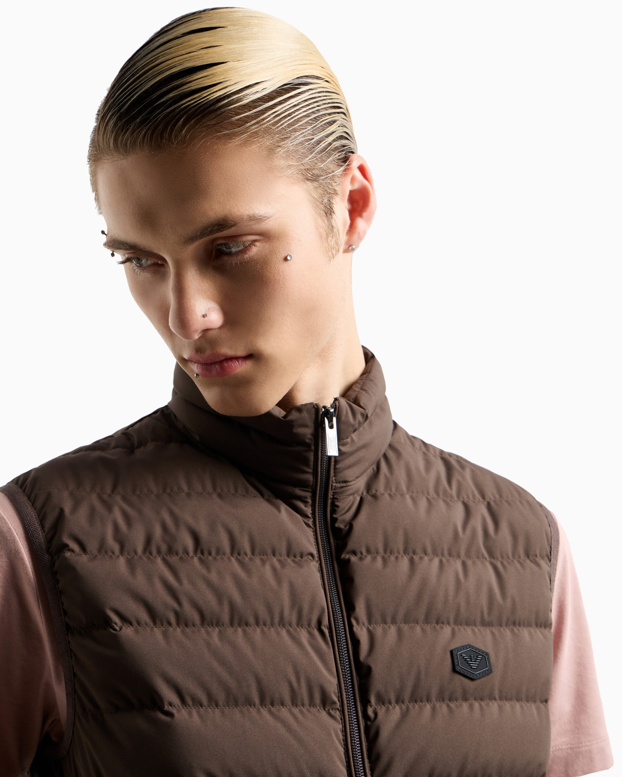 Sleeveless full-zip down jacket in quilted nylon with eagle logo patch - 5