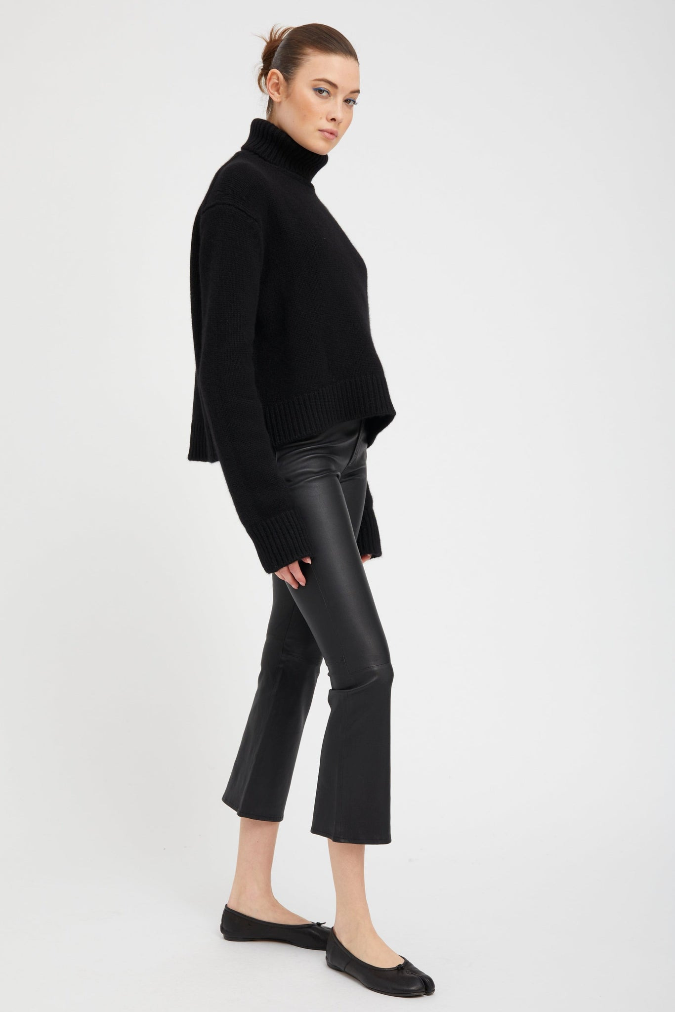 BLACK CASHMERE HEAVY TURTLENECK SWEATER - 4