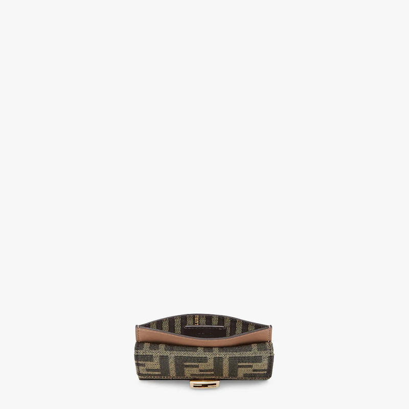 Baguette card holder with three card holder slots and coin pocket with press-stud fastening. Made of 4