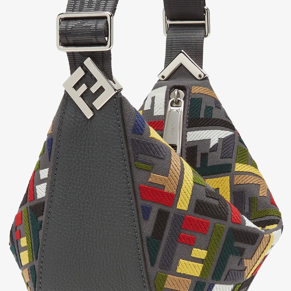 ショルダーバッグ Fendi Embroidered Canvas Fendi Melon Crossbody Bag FENDI Embroidered canvas Fendi Melon crossbody bag