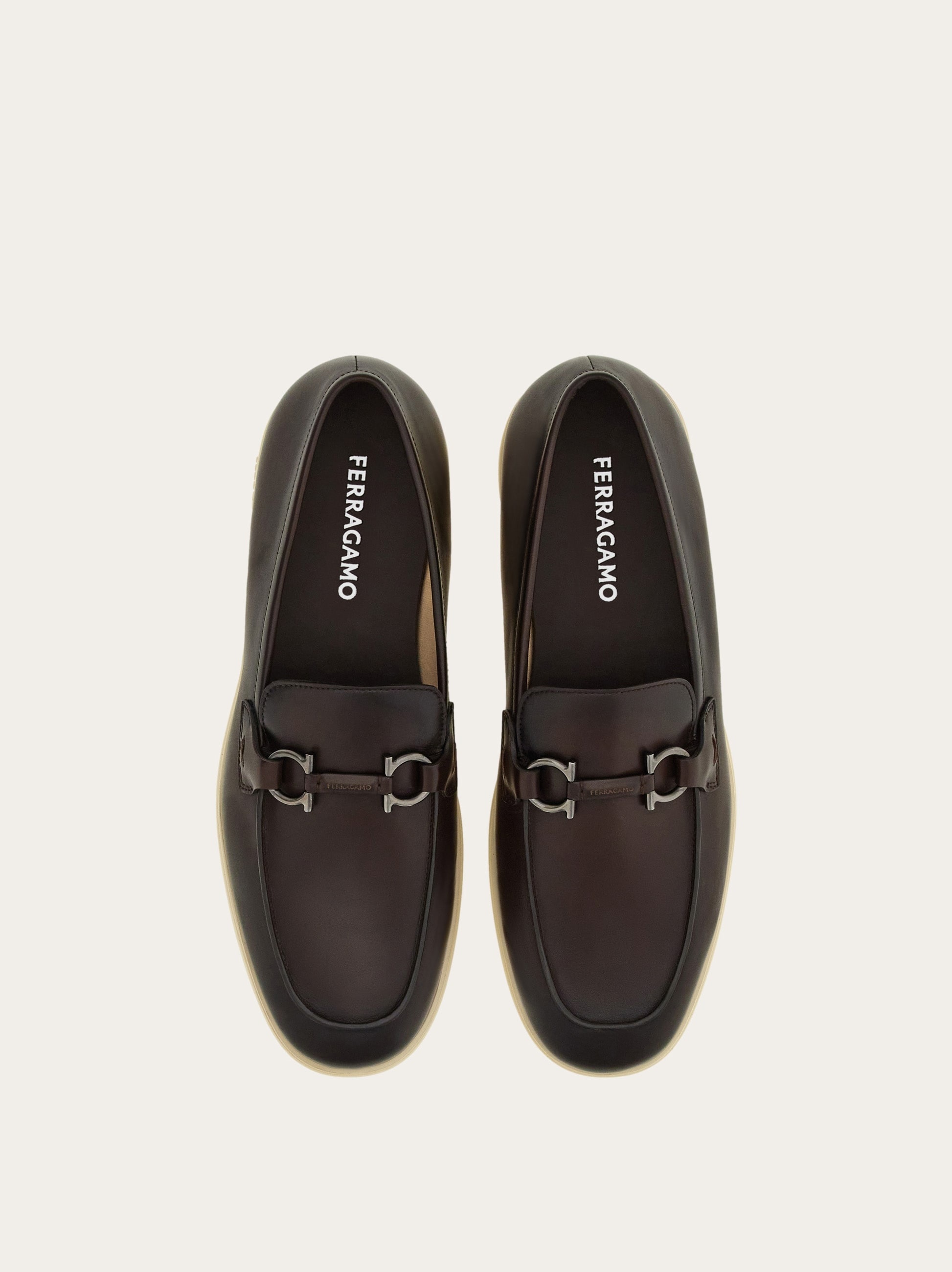 Casual loafer with Gancini ornament - 2