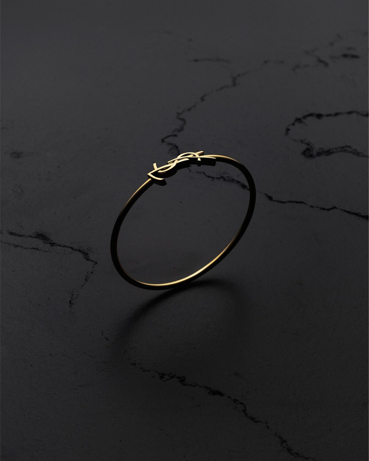 CASSANDRE HINGED BANGLE IN 18K YELLOW GOLD - 1