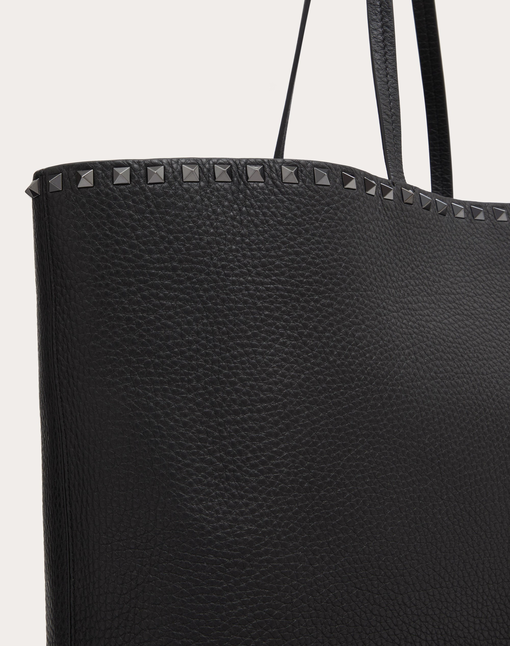 ROCKSTUD GRAINY CALFSKIN TOTE BAG - 7