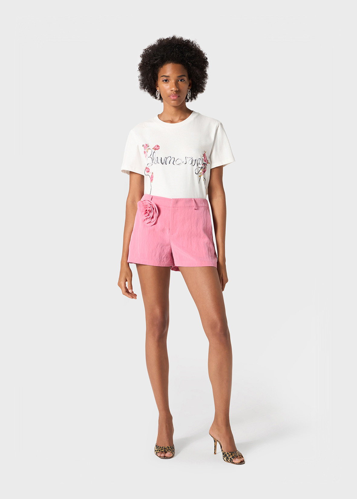 SHORTS IN FLUID GABARDINE WITH ROSE DECORATION - 2